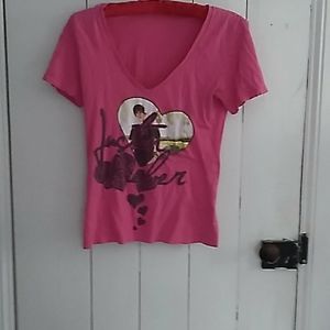 A Justin Bieber shirt